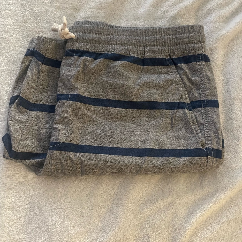 Men’s XL Old Navy Bermuda Shorts! 
Super soft and comfortable!
Like New!